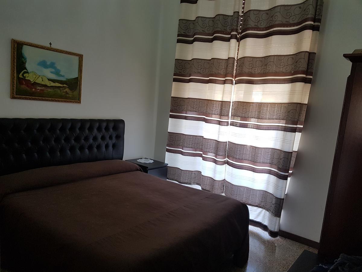 Crispi Rooms Катания Экстерьер фото