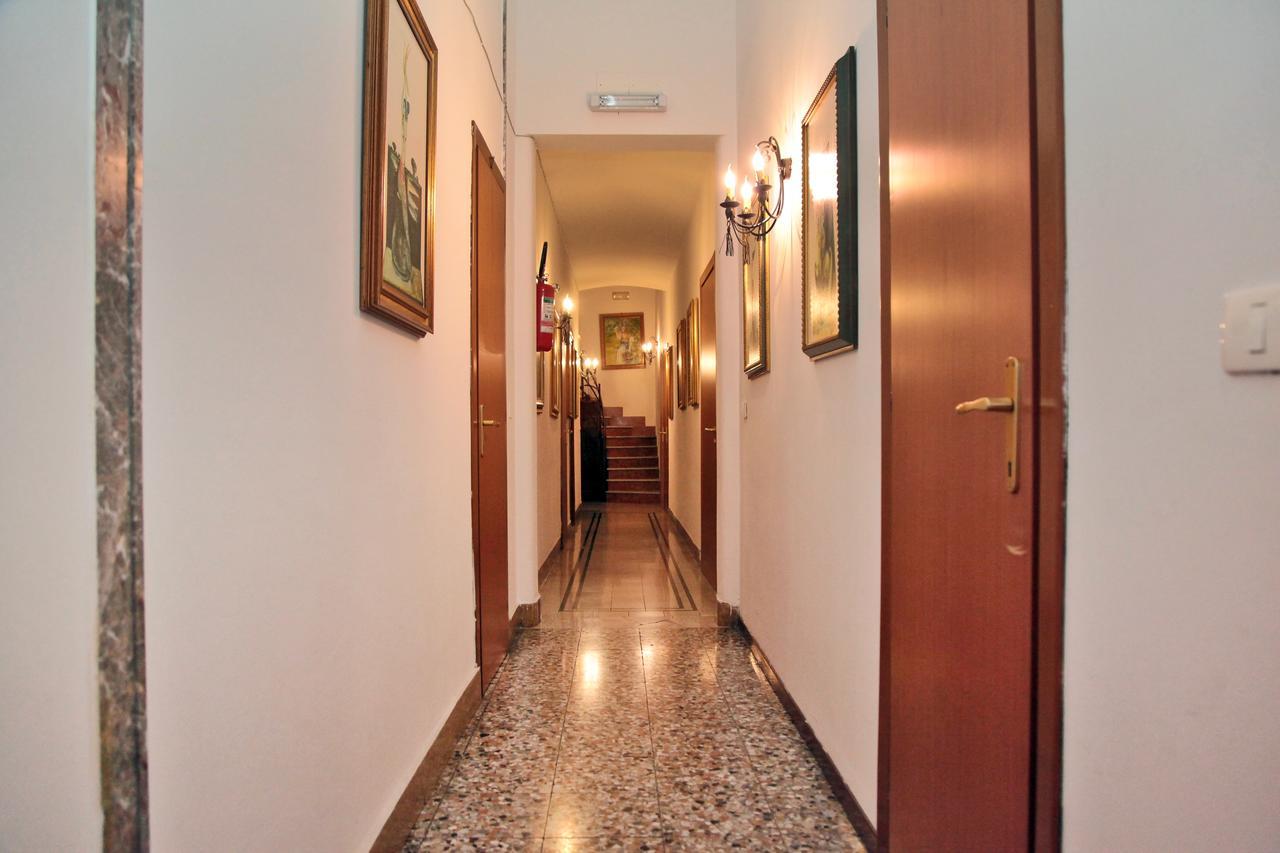 Crispi Rooms Катания Экстерьер фото