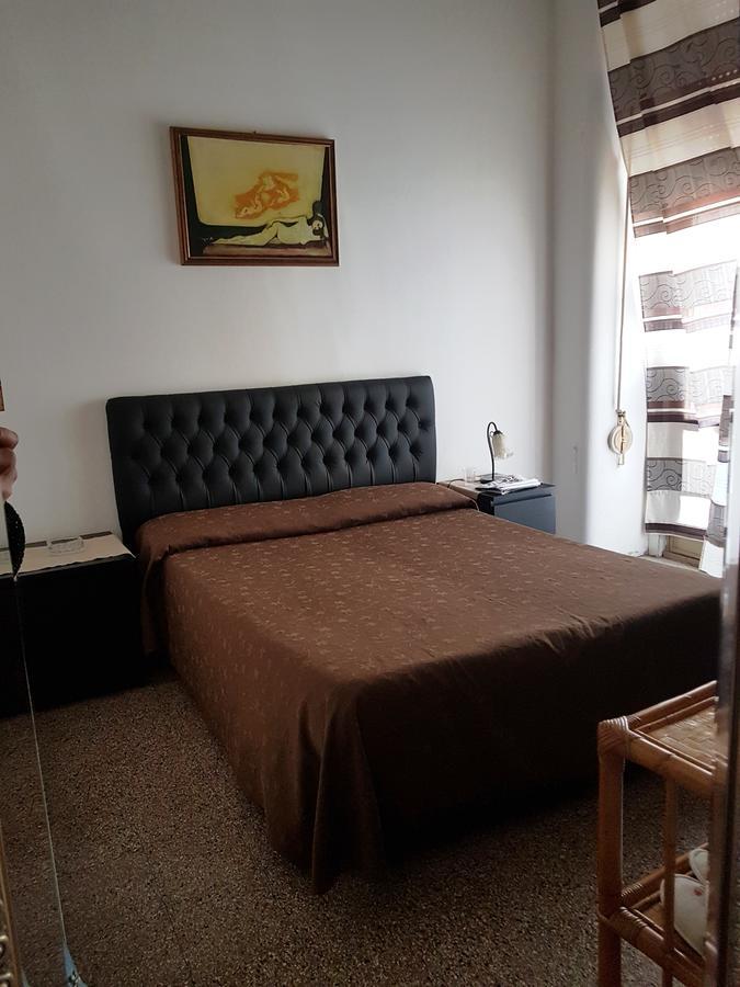 Crispi Rooms Катания Экстерьер фото