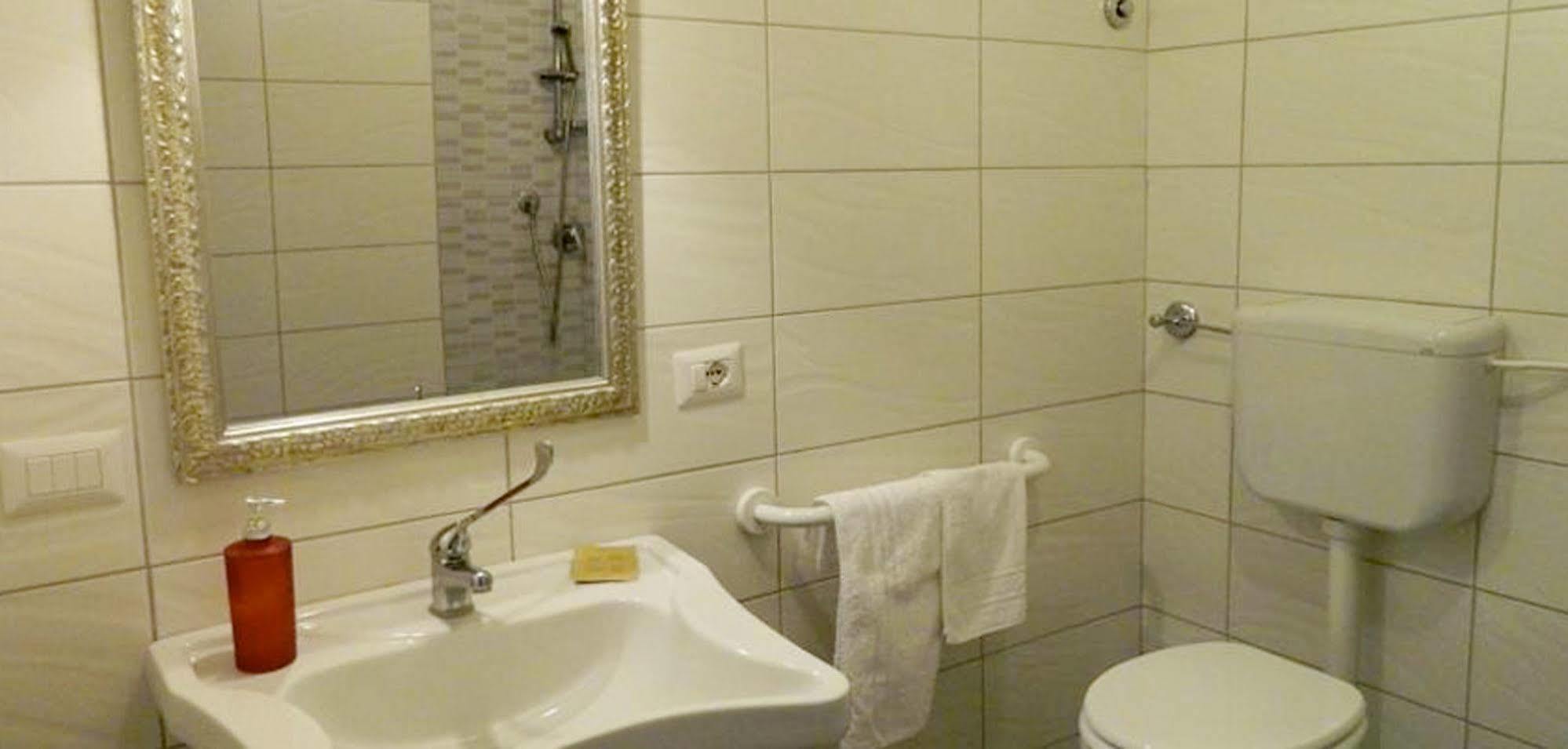 Crispi Rooms Катания Экстерьер фото